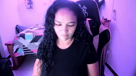 Snapshot of rayza_mature_ chatting on 11/11/25, 01:38 Danna online show from 11/11/25, 01:38