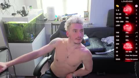 Rayzel online show from 02/19/26, 01:07