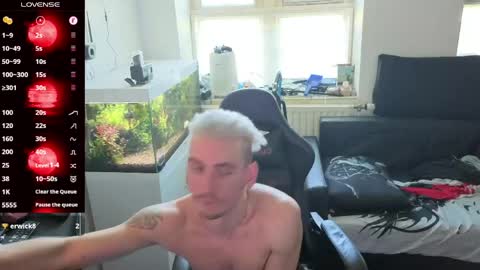Rayzel online show from 04/28/26, 02:33