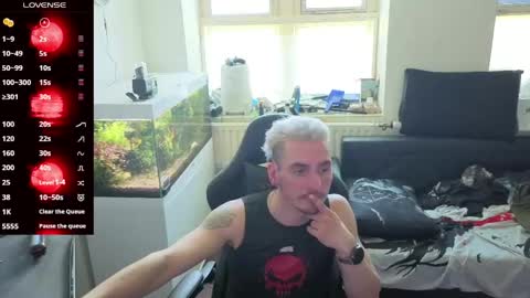 Rayzel online show from 04/30/26, 11:38