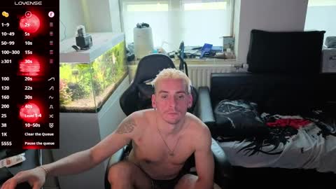 Rayzel White online show from 04/25/26, 06:38