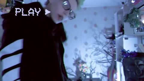 Snapshot of raziel_haze chatting on 12/05/24, 08:11 Yrriel Strife Candy-Demon Caveboy mr. Cringe online show from 12/05/24, 08:11