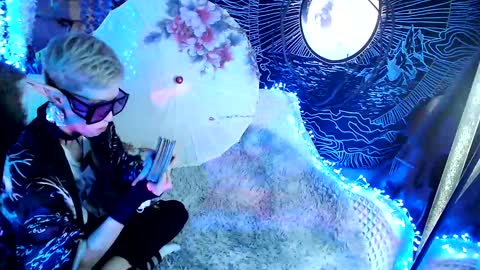 Snapshot of raziel_haze chatting on 12/26/24, 03:20 Yrriel Strife Candy-Demon Caveboy mr. Cringe online show from 12/26/24, 03:20