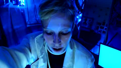 Snapshot of raziel_haze chatting on 01/09/25, 02:18 Yrriel Strife Candy-Demon Caveboy mr. Cringe online show from 01/09/25, 02:18