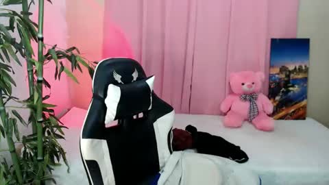 Snapshot of ready2care4youbabe chatting on 01/25/25, 06:13 Beth online show from 01/25/25, 06:13