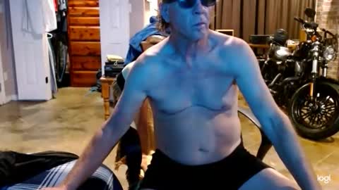 Snapshot of ready4aride2day chatting on 11/23/25, 01:16 ready4aride2day online show from 11/23/25, 01:16