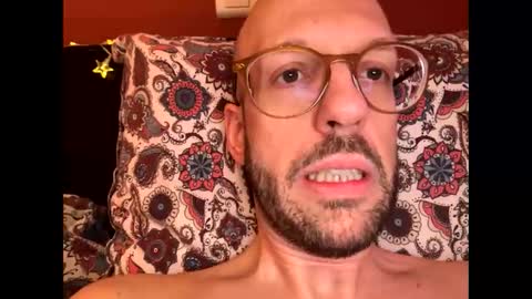 HugeSecret online show from 01/12/26, 02:22