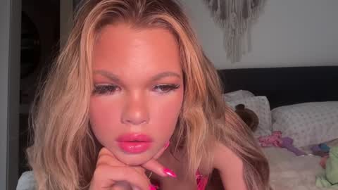 Snapshot of realjadebri chatting on 01/18/25, 02:25 Jade online show from 01/18/25, 02:25