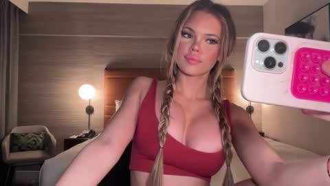 Snapshot of realjadebri chatting on 03/05/25, 04:13 Jade online show from 03/05/25, 04:13