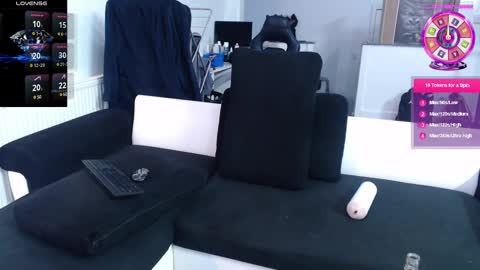 Ask me online show from 03/11/25, 01:48