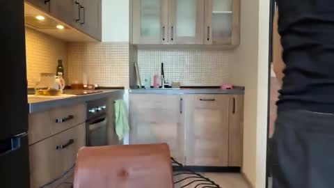 AliceEve online show from 04/10/26, 09:47