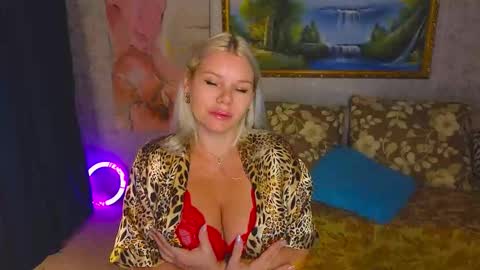 Snapshot of reasonforpassion_ chatting on 09/13/25, 02:50 Im a little sick. Ill be back soon. online show from 09/13/25, 02:50