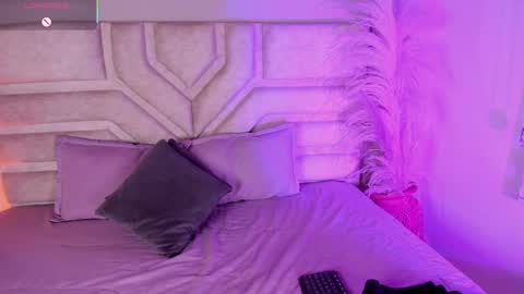 Snapshot of rebe_ka_ chatting on 11/11/25, 11:49 Rebeca online show from 11/11/25, 11:49