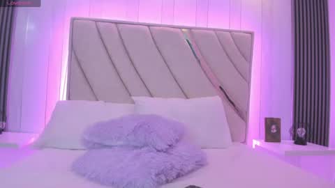 Snapshot of rebeca_brown_ chatting on 06/10/26, 11:20 Rebeca online show from 06/10/26, 11:20