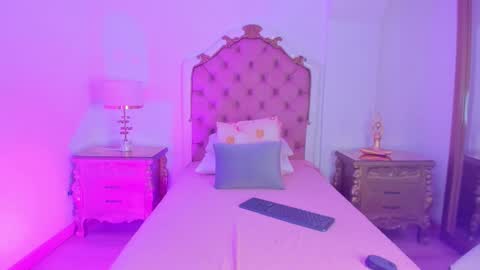 Snapshot of rebeca_watsson chatting on 11/24/25, 11:32 Rebeca Whatsson online show from 11/24/25, 11:32