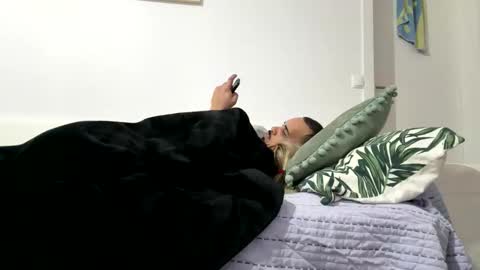 Snapshot of rebecaecalebe chatting on 01/15/26, 08:23 rebecaecalebe online show from 01/15/26, 08:23