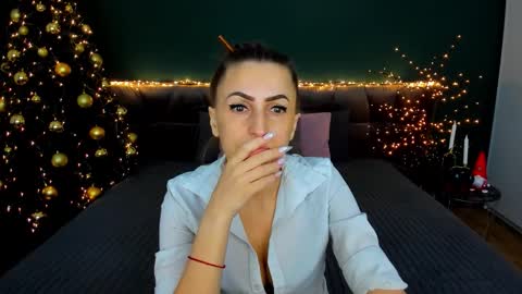 rebecca_diamonds online show from 12/22/25, 06:43