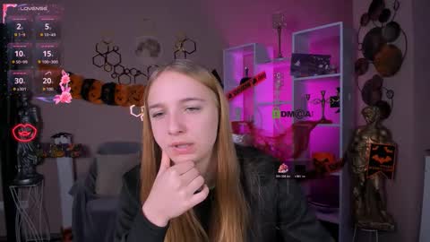 Snapshot of rebecca_smile_ chatting on 10/21/25, 05:52 rebecca_smile_ online show from 10/21/25, 05:52