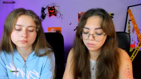 Snapshot of rebecca_smile_ chatting on 10/22/25, 05:52 rebecca_smile_ online show from 10/22/25, 05:52