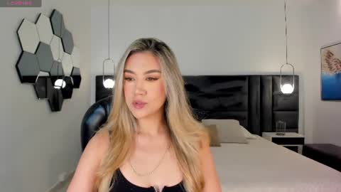 Snapshot of rebeccahudson_ chatting on 06/15/26, 06:32 Rebe online show from 06/15/26, 06:32