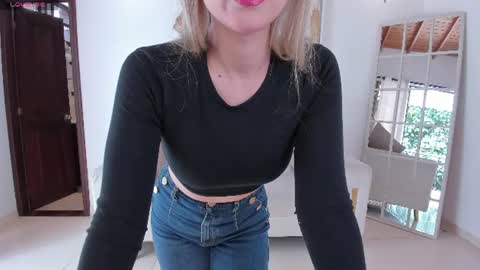 Snapshot of rebeccahudson_ chatting on 06/29/26, 06:19 Rebe online show from 06/29/26, 06:19