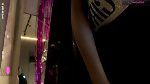 Snapshot of rebeccaniksoon chatting on 10/15/25, 02:33 Rebecca Nikson online show from 10/15/25, 02:33