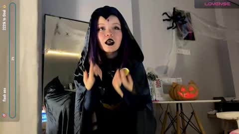 Snapshot of rebeccaniksoon chatting on 10/29/25, 02:36 Rebecca Nikson online show from 10/29/25, 02:36