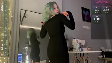 Snapshot of rebeccaniksoon chatting on 11/05/25, 03:06 Rebecca Nikson online show from 11/05/25, 03:06