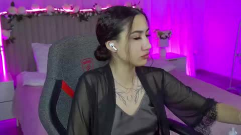 Snapshot of rebeckathornton chatting on 12/17/25, 07:47 rebeckathornton online show from 12/17/25, 07:47