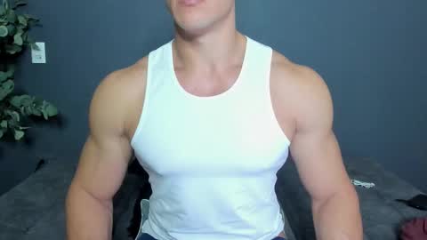 Snapshot of recce_taylor4 chatting on 12/22/25, 11:24 twitter REECET26 instagram RECCETAYLOR online show from 12/22/25, 11:24