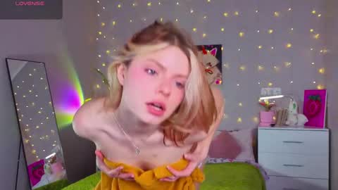 red__candy online show from 04/24/26, 01:24