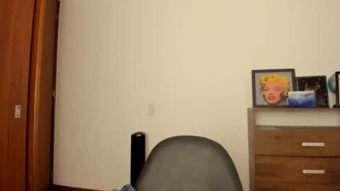 Snapshot of red_flower203 chatting on 12/03/24, 10:51 red_flower203 online show from 12/03/24, 10:51