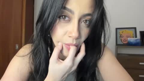 Snapshot of red_flower203 chatting on 01/15/25, 02:38 red_flower203 online show from 01/15/25, 02:38