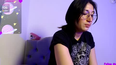 IG   OF red moonn online show from 02/03/25, 10:47