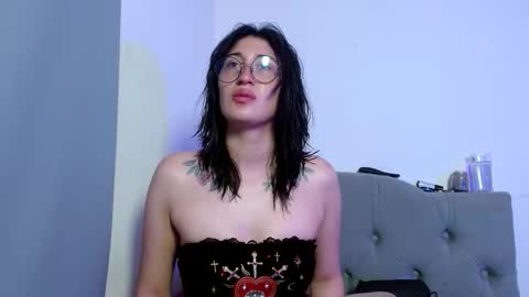 IG   OF red moonn online show from 09/16/25, 04:35