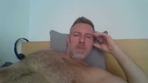 Red online show from 09/17/25, 06:48