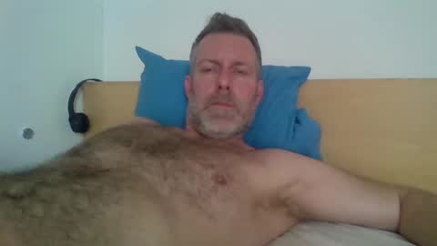 Red online show from 11/17/25, 10:54