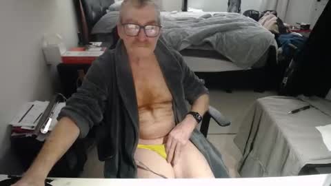 Red online show from 05/15/26, 04:47