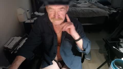 Red online show from 07/26/26, 05:53
