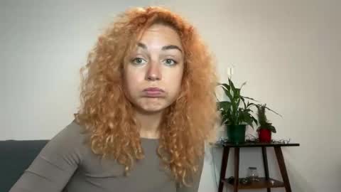 reddgirll online show from 02/19/25, 05:38