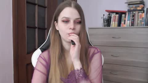 Lily online show from 03/08/25, 02:34