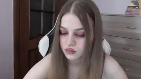 Lily online show from 09/29/25, 03:11