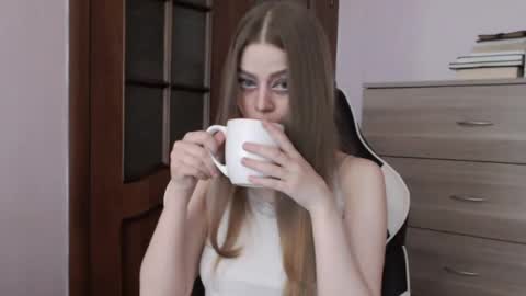 Lily online show from 04/19/26, 02:11