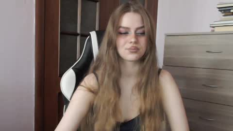 Lily online show from 06/03/26, 03:20