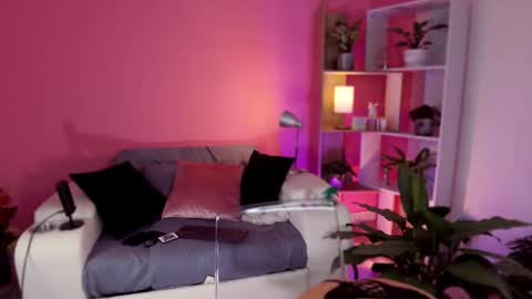 Red Jasmine online show from 02/09/25, 11:46