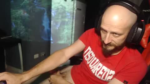 Snapshot of redragonwolf chatting on 10/01/25, 09:54 redra online show from 10/01/25, 09:54