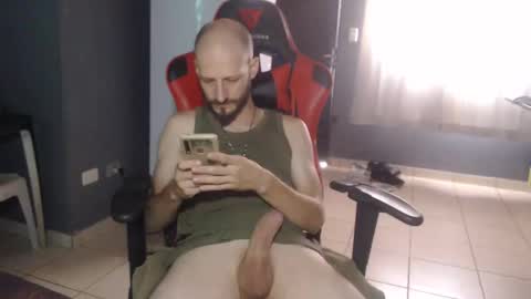 Snapshot of redragonwolf chatting on 10/14/25, 03:35 redra online show from 10/14/25, 03:35