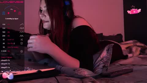 Snapshot of redyari chatting on 11/22/25, 11:48 Red online show from 11/22/25, 11:48