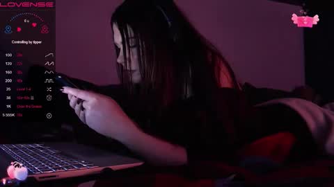 Snapshot of redyari chatting on 12/19/25, 11:34 Red online show from 12/19/25, 11:34