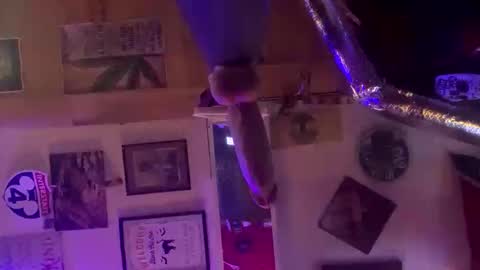 Snapshot of reeferleefer chatting on 12/19/25, 04:08 Lee online show from 12/19/25, 04:08